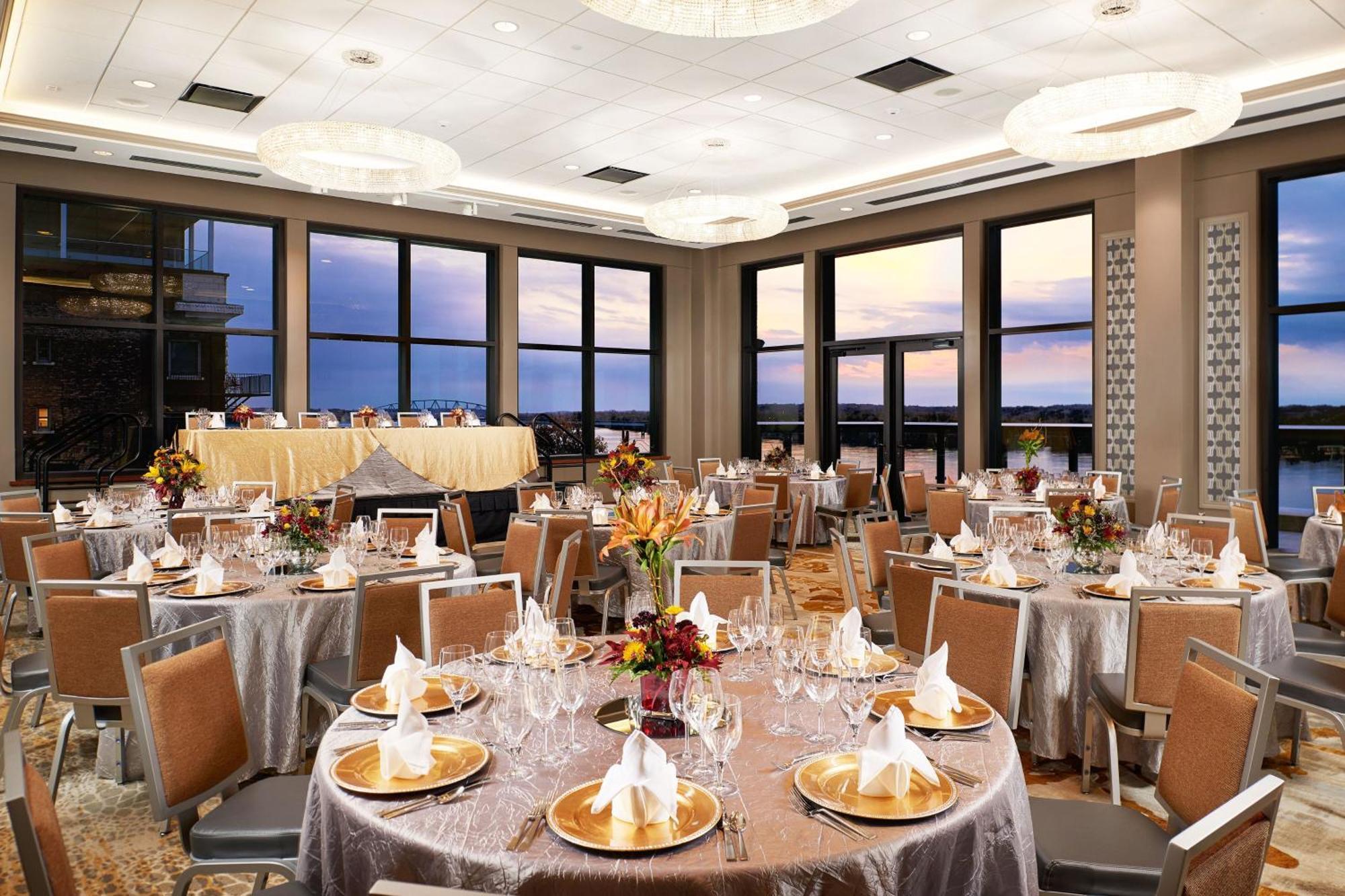 The Merrill Hotel & Conference Center, Muscatine, a Tribute Portfolio Hotel Esterno foto