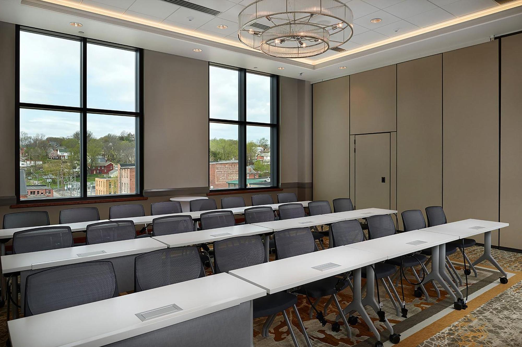 The Merrill Hotel & Conference Center, Muscatine, a Tribute Portfolio Hotel Esterno foto
