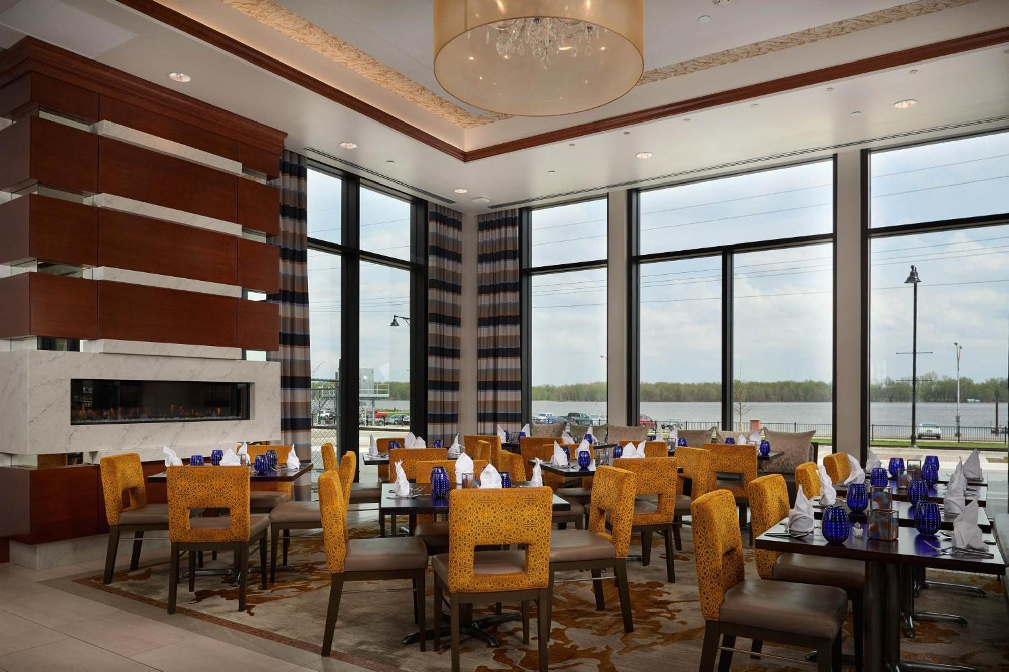 The Merrill Hotel & Conference Center, Muscatine, a Tribute Portfolio Hotel Esterno foto