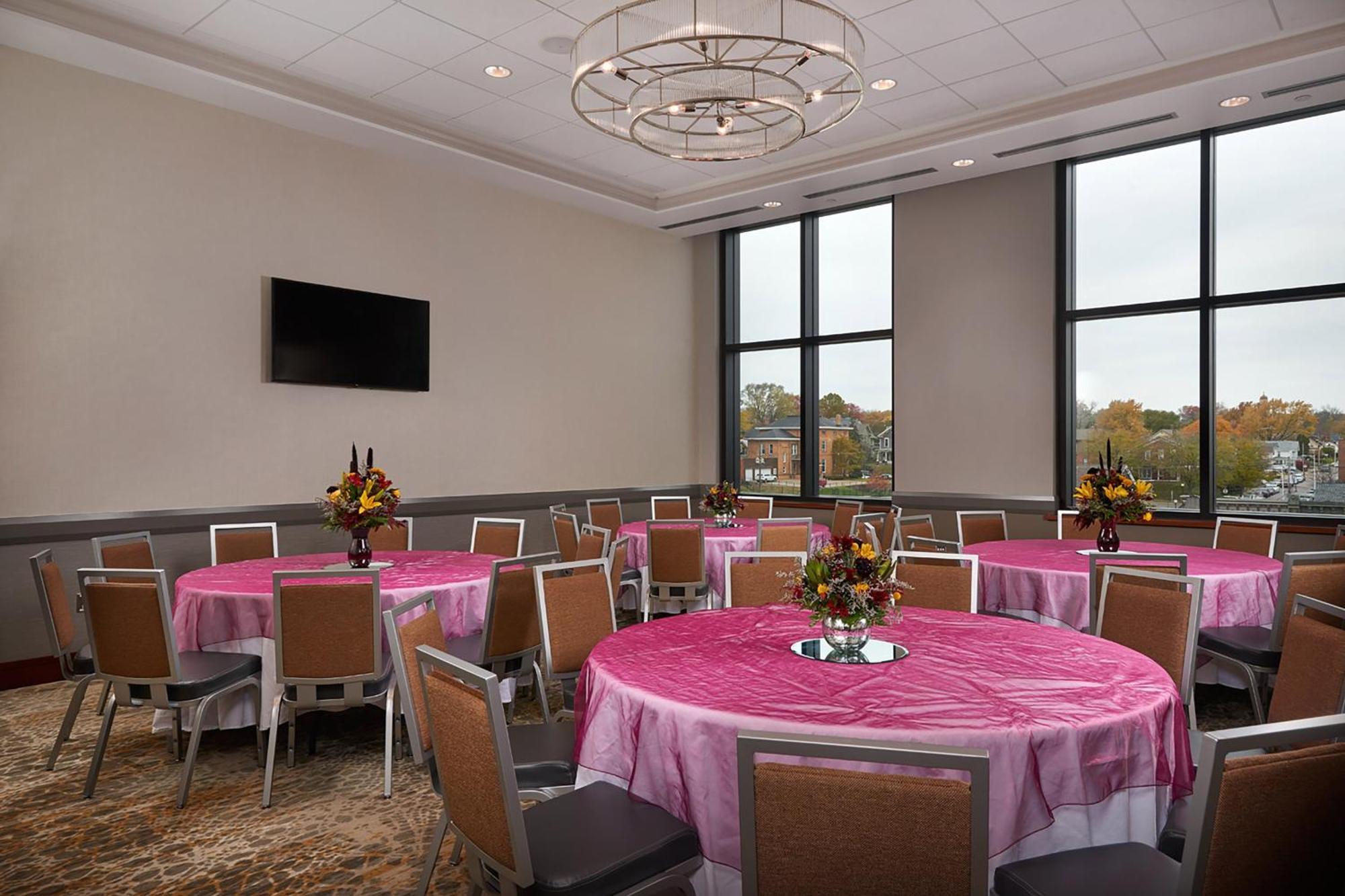 The Merrill Hotel & Conference Center, Muscatine, a Tribute Portfolio Hotel Esterno foto